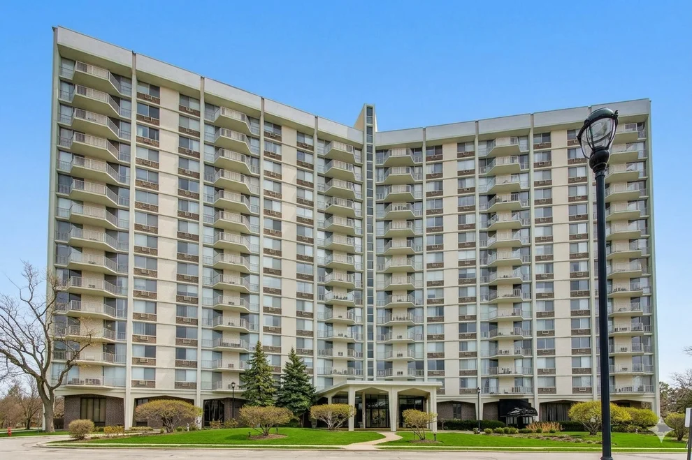 Unit for sale at 40 N Tower Road, Oak Brook, IL 60523