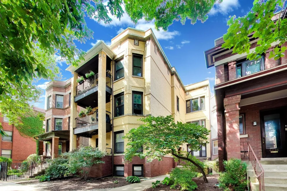 Unit for sale at 6224 N Wayne Avenue, Chicago, IL 60660