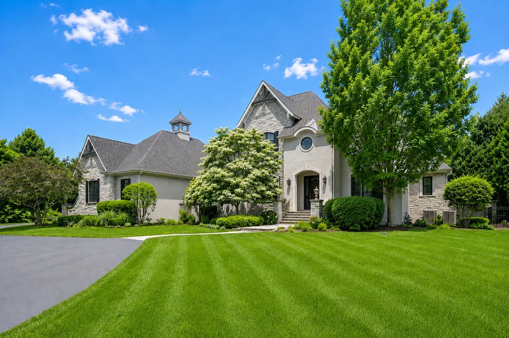 Unit for sale at 10N618 Manchester Lane, Elgin, IL 60124
