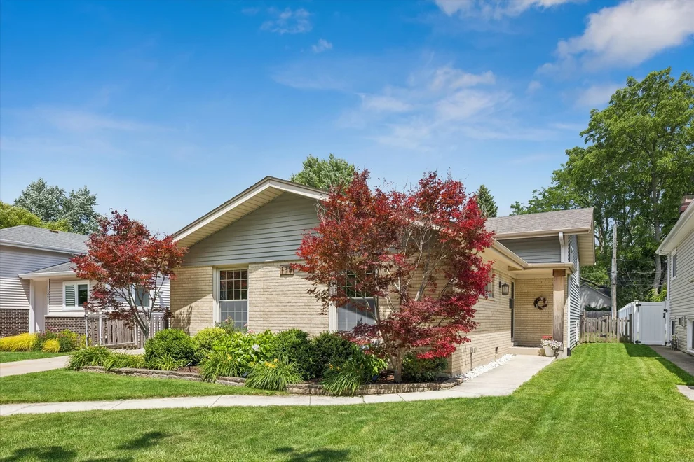 Unit for sale at 139 S Milton Avenue, Glen Ellyn, IL 60137