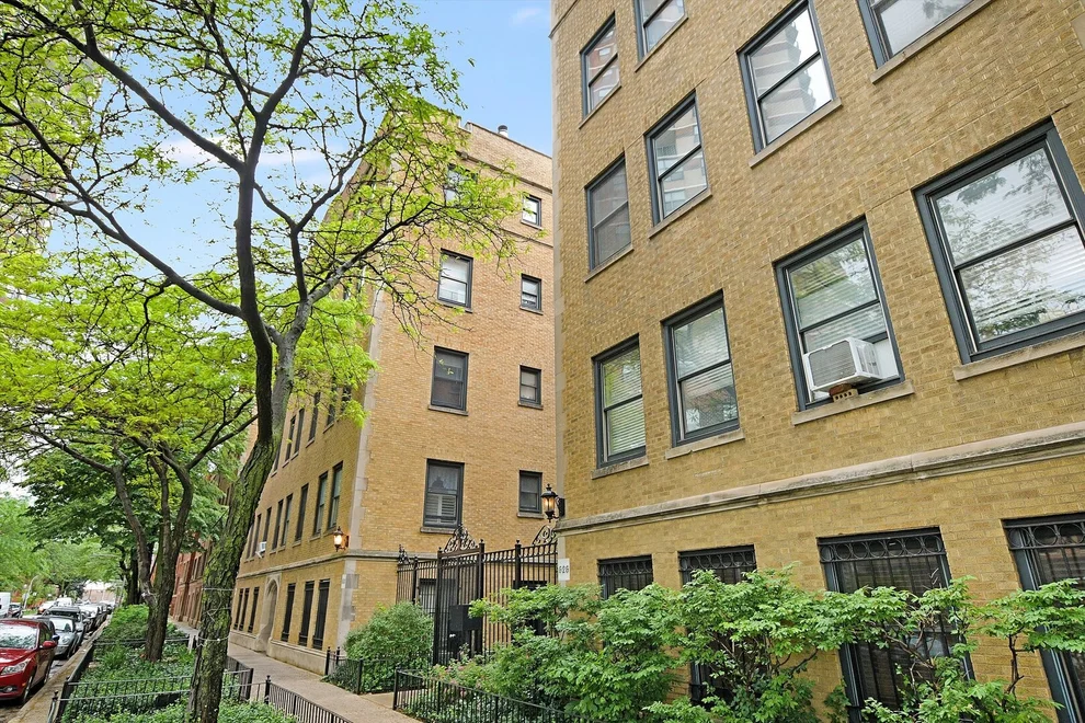 Unit for sale at 630 W Waveland Avenue, Chicago, IL 60613