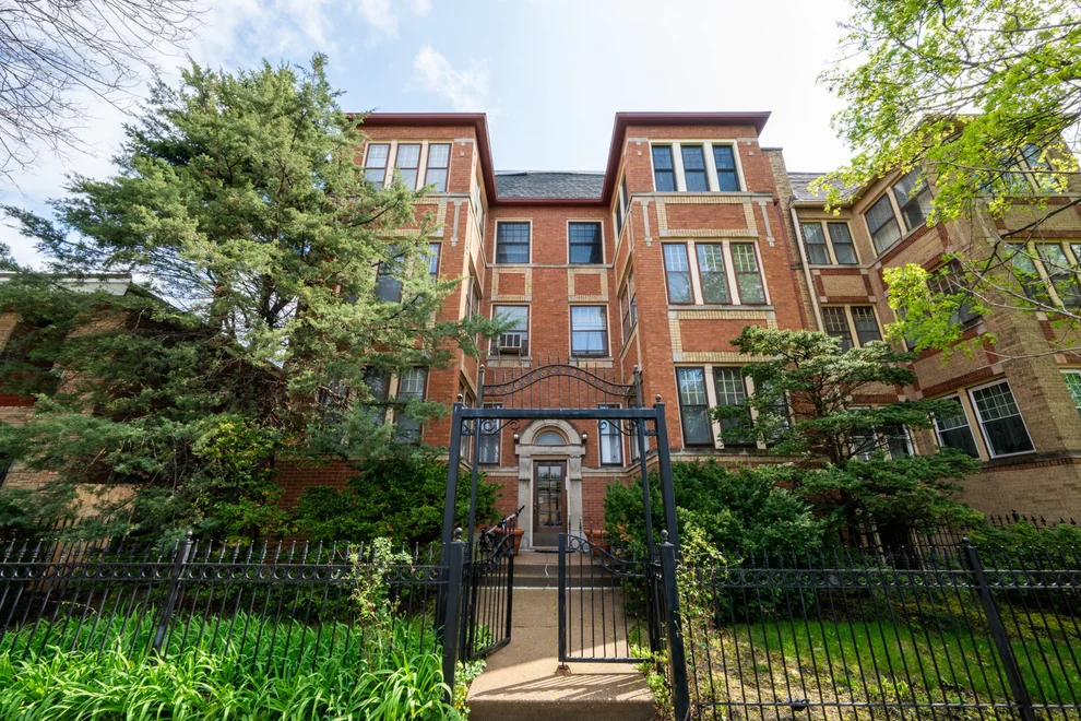 Unit for sale at 426 S Maple Avenue, Oak Park, IL 60302
