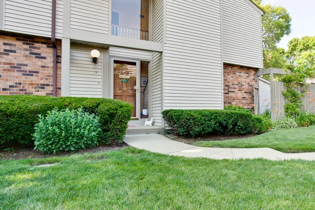 Unit for sale at 1420 N Bridgeport Drive, MOUNT PROSPECT, IL 60056