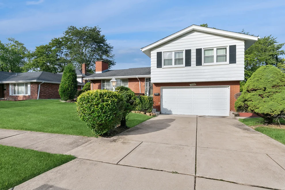 Unit for sale at 16400 University Avenue, South Holland, IL 60473
