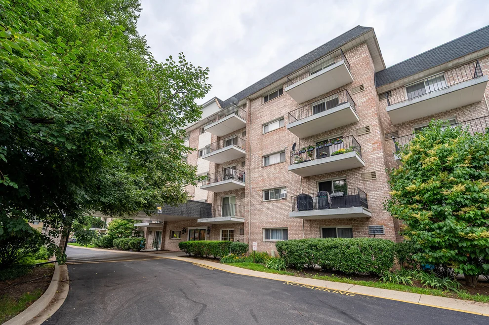 Unit for sale at 1000 S Lorraine Road, Wheaton, IL 60189