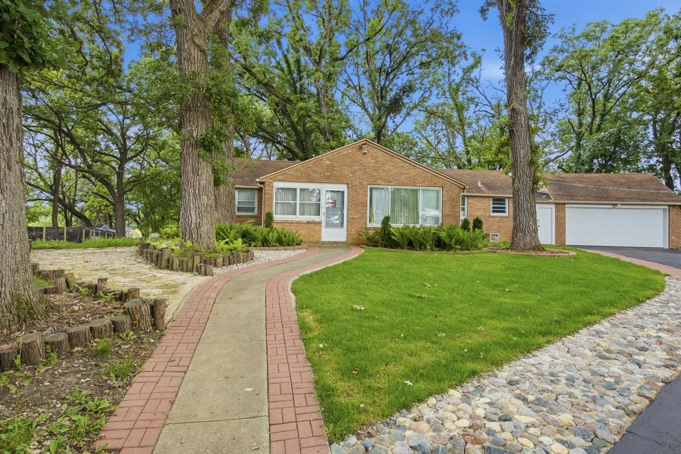 Unit for sale at 37W961 Bowes Road, Elgin, IL 60124