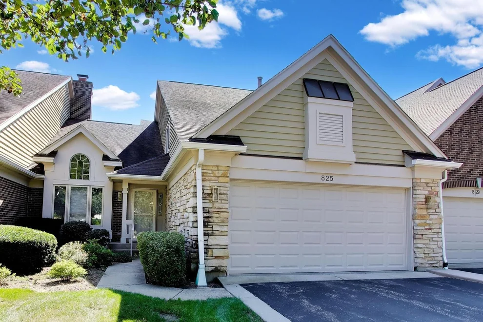 Unit for sale at 825 Fountain View Drive, Deerfield, IL 60015