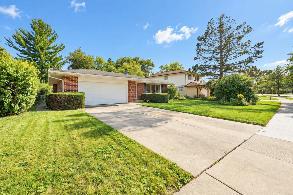 Unit for sale at 1723 E Maya Lane, Mount Prospect, IL 60056