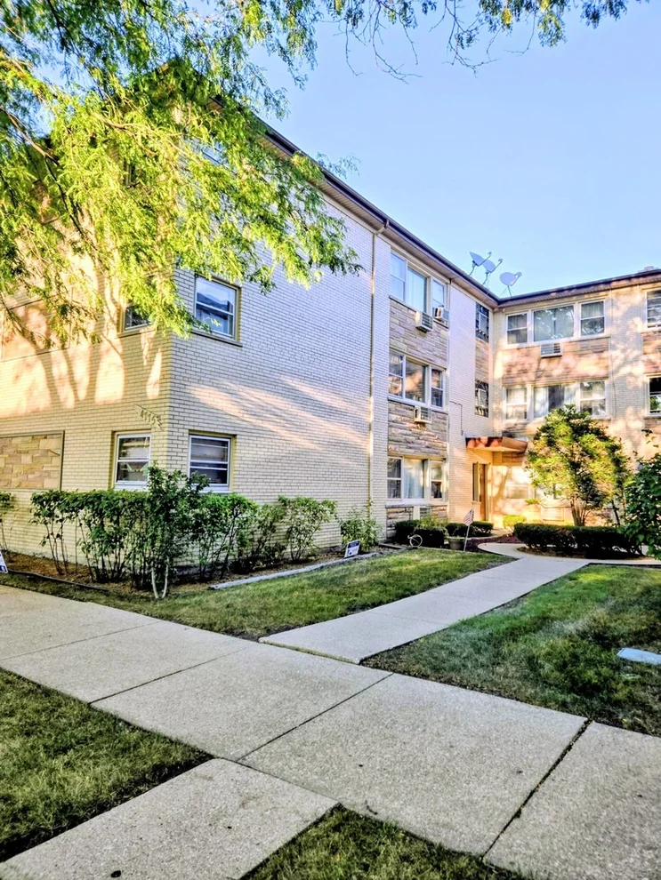 Unit for sale at 4775 N Linder Avenue, Chicago, IL 60630