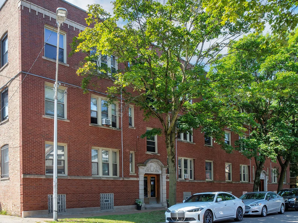 Unit for sale at 2217 W AINSLIE Street, Chicago, IL 60625