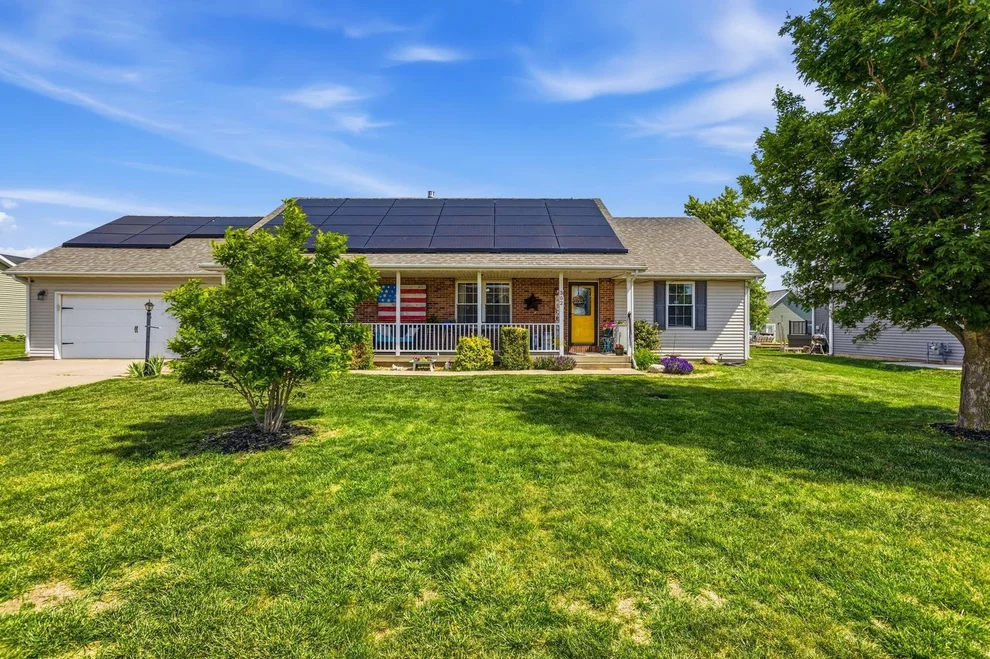Unit for sale at 302 Zehr Lane, Fisher, IL 61843