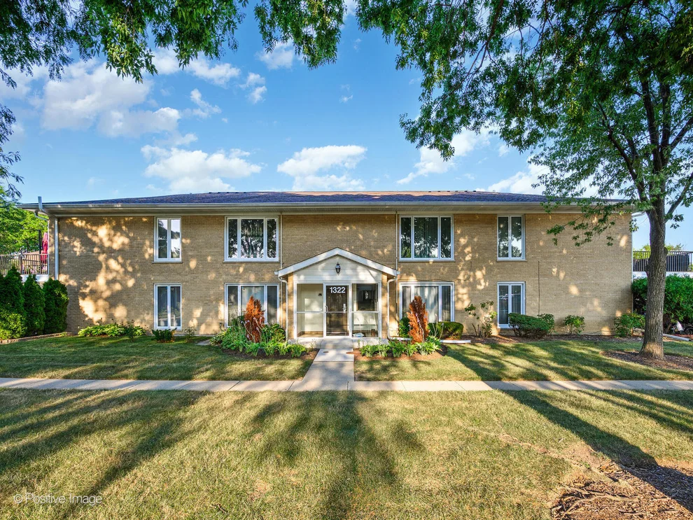 Unit for sale at 1322 S New Wilke Road, Arlington Heights, IL 60005