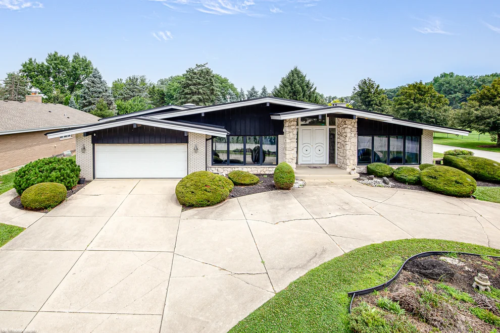 Unit for sale at 12138 S Cheyenne Drive, Palos Heights, IL 60463