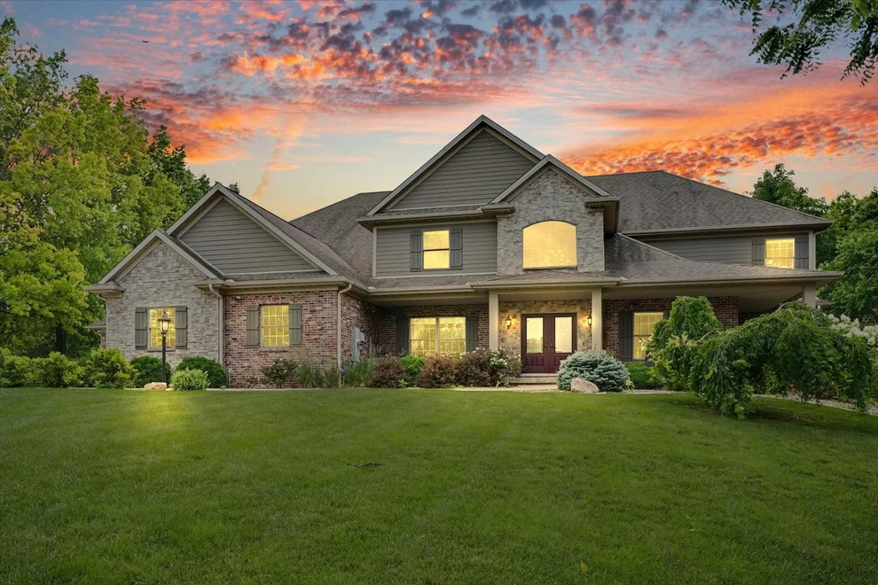 Unit for sale at 1309 Cross Creek Road, Mahomet, IL 61853