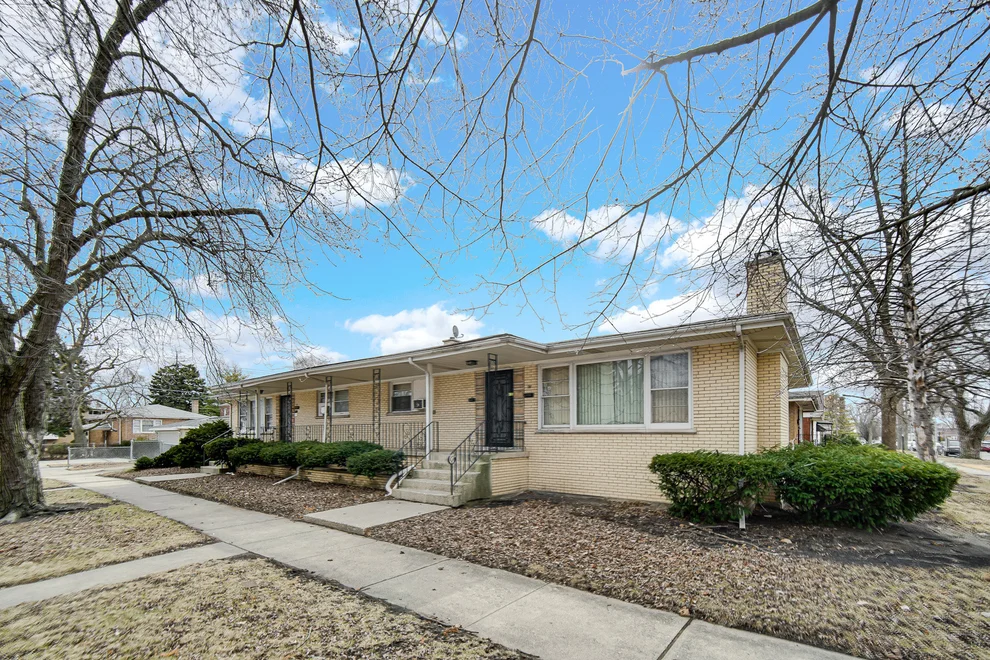 Unit for sale at 13701 S School Street, Riverdale, IL 60827