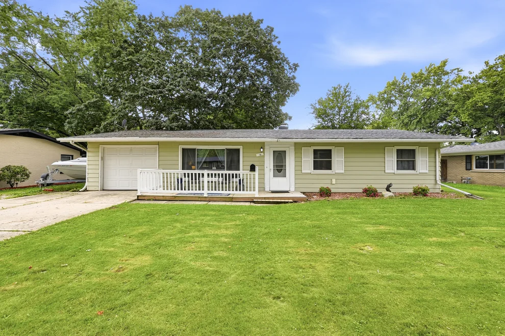 Unit for sale at 16 Greenbriar Drive, Montgomery, IL 60538