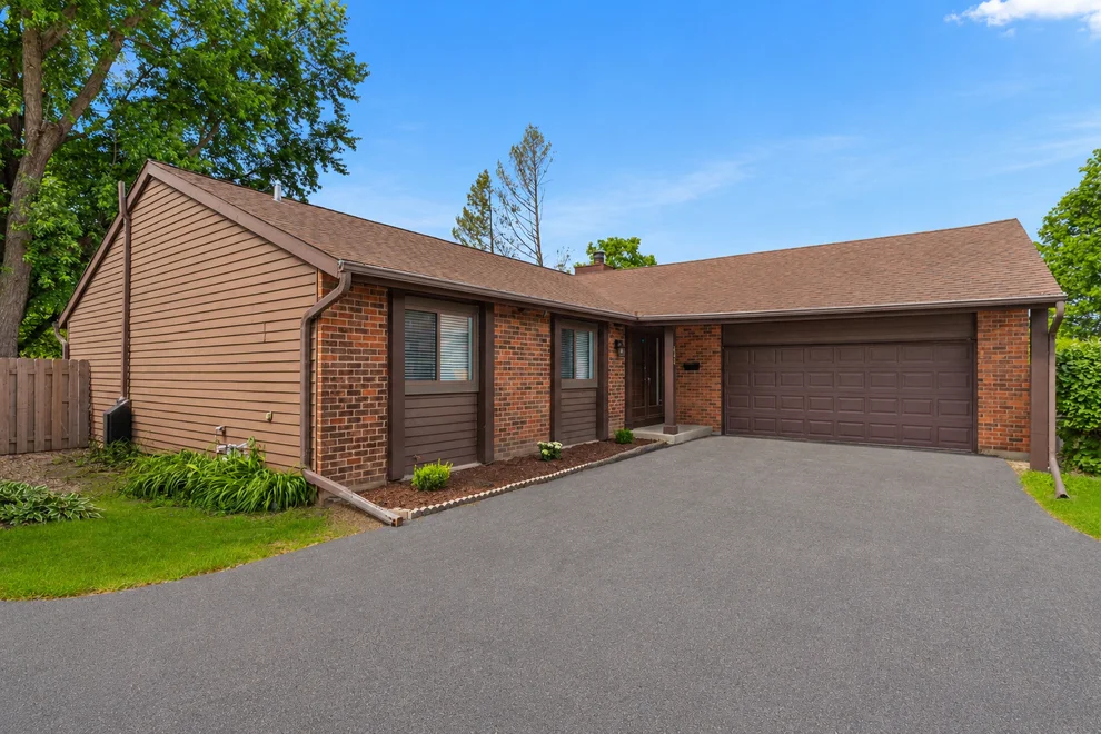 Unit for sale at 743 Parkview Court, Roselle, IL 60172