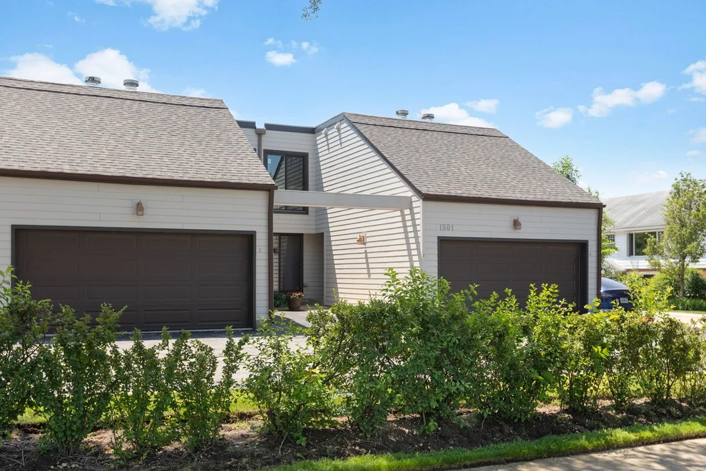 Unit for sale at 1501 Topp Lane, Glenview, IL 60025