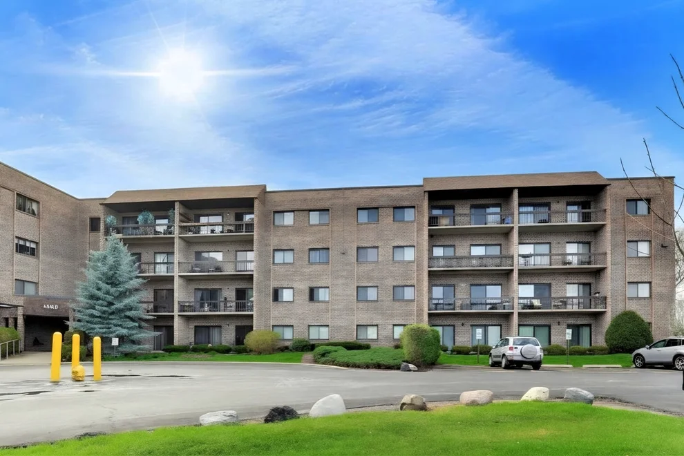 Unit for sale at 1400 N Elmhurst Road, Mount Prospect, IL 60056