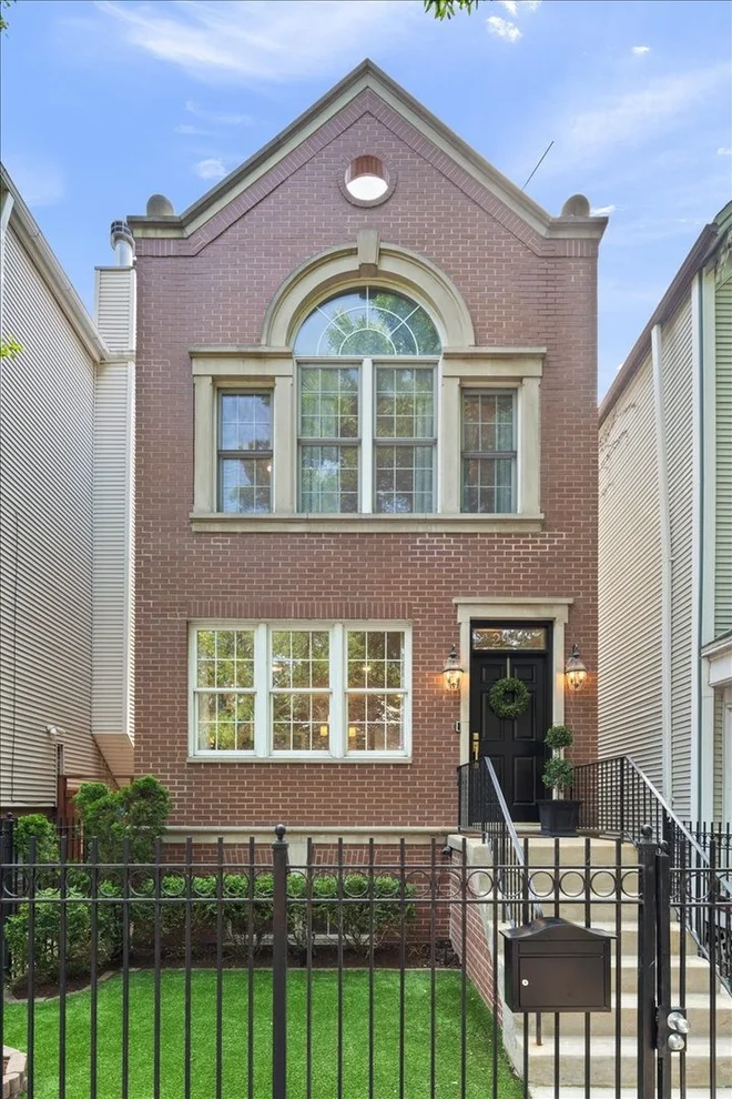 Unit for sale at 2911 N RACINE Avenue, Chicago, IL 60657