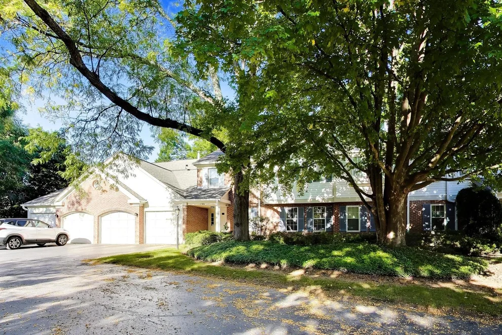 Unit for sale at 1506 Canbury Court, Wheeling, IL 60090