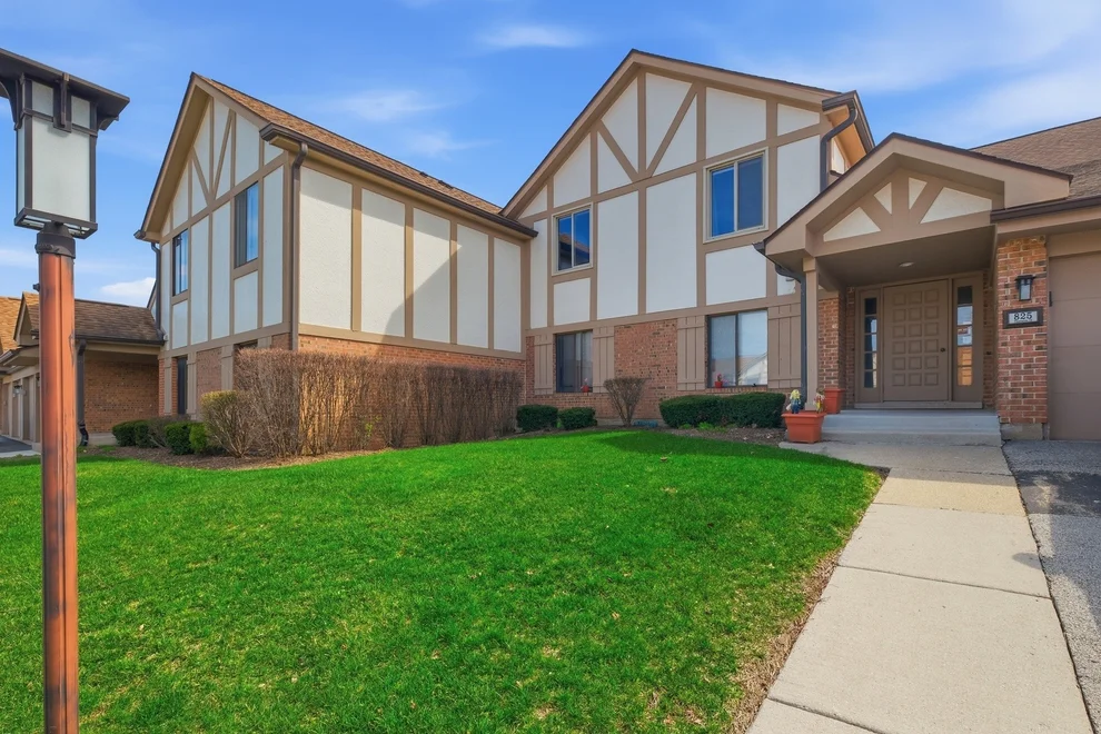 Unit for sale at 825 Thornton Court, Schaumburg, IL 60193