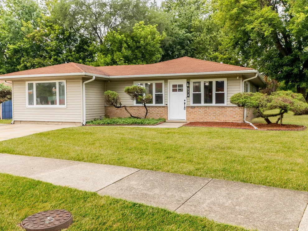 Unit for sale at 574 Lakewood Boulevard, Park Forest, IL 60466