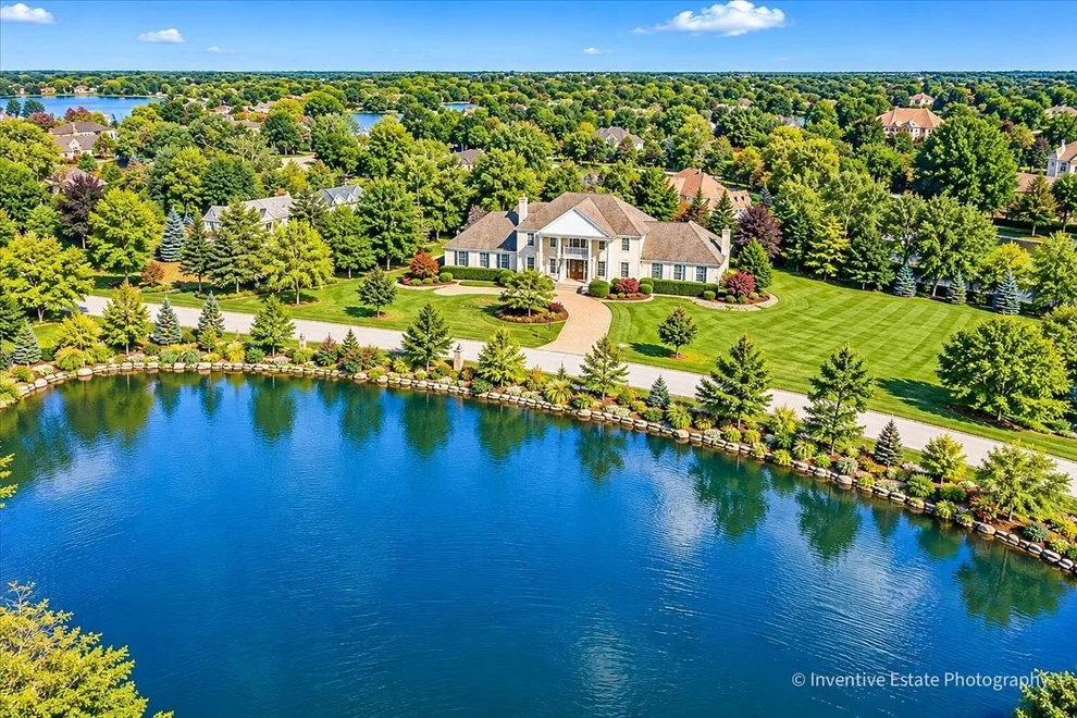 Unit for sale at 7 Willow Bay Drive, South Barrington, IL 60010