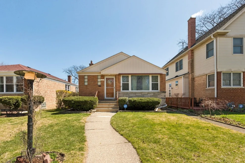 Unit for sale at 207 Brown Avenue, Evanston, IL 60202