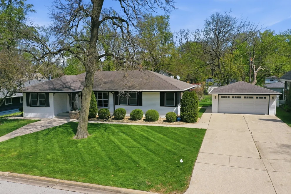 Unit for sale at 18131 Loomis Avenue, Homewood, IL 60430