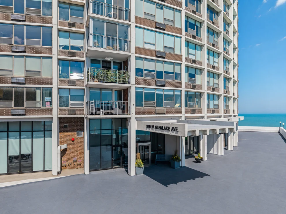 Unit for sale at 940 W Glenlake Avenue, Chicago, IL 60660