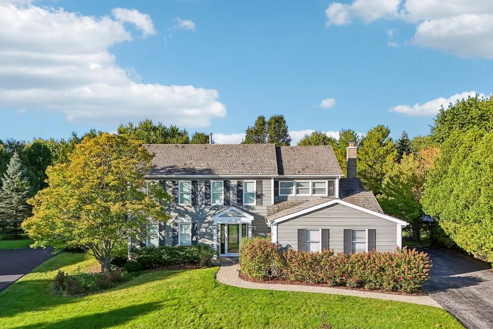 Unit for sale at 17945 W Pond Ridge Circle, Gurnee, IL 60031