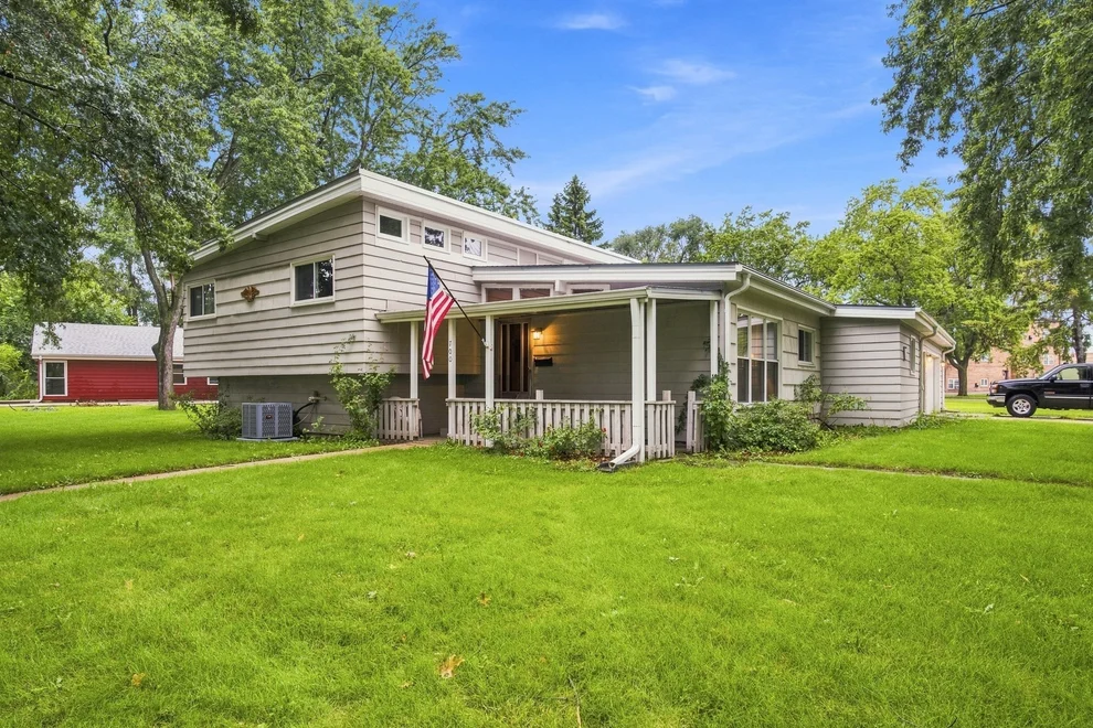 Unit for sale at 700 W Ridge Road, Villa Park, IL 60181