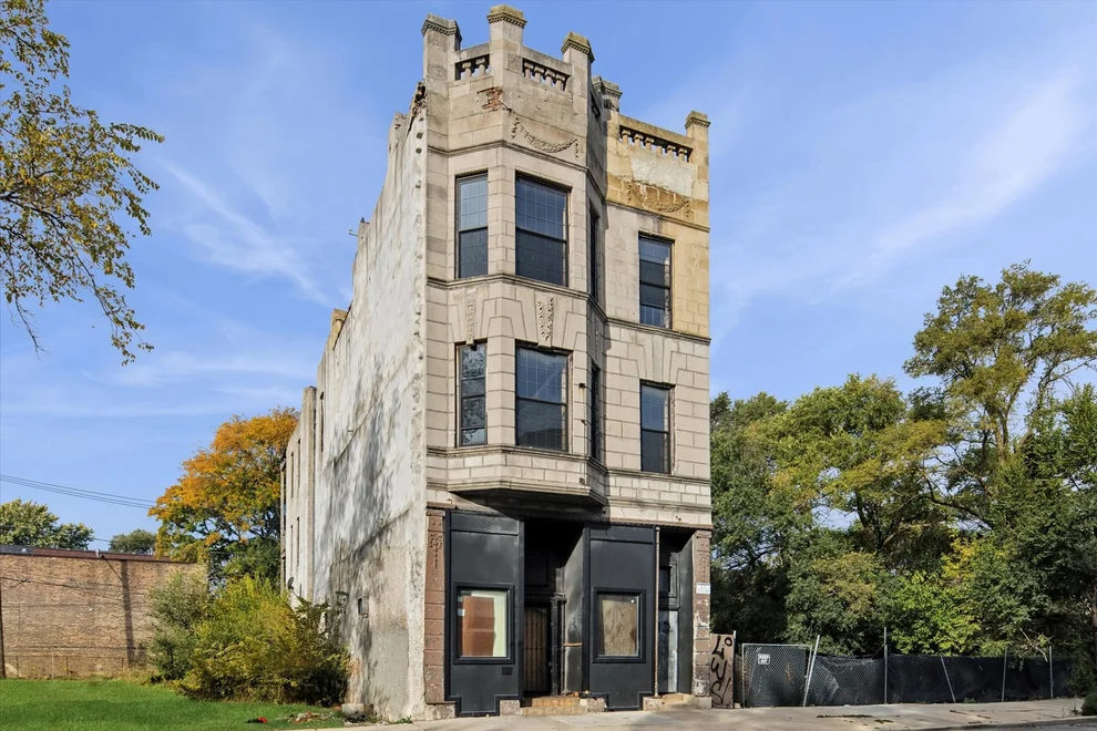 Unit for sale at 816 S California Avenue, Chicago, IL 60612