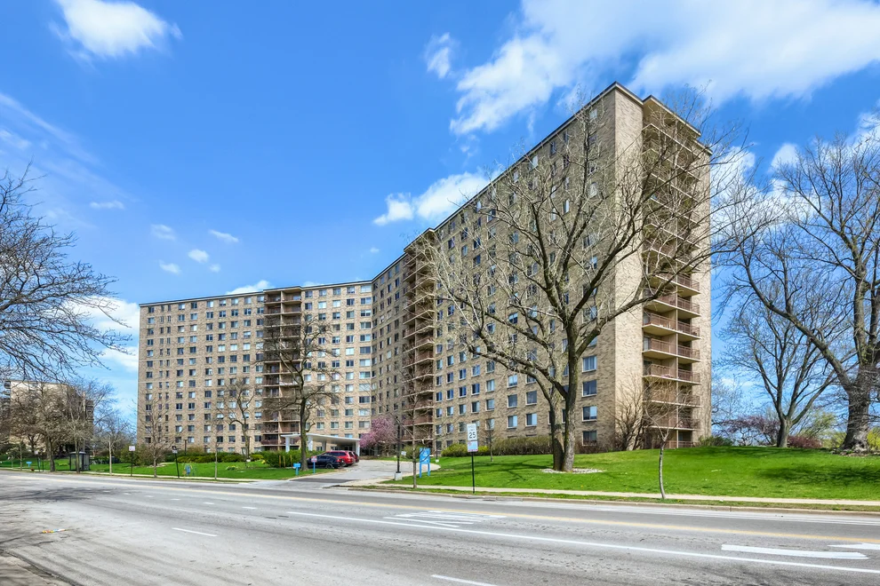 Unit for sale at 6833 N Kedzie Avenue, Chicago, IL 60645