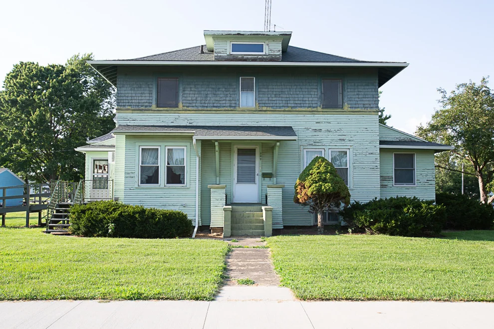Unit for sale at 309 Lincoln Street, Chenoa, IL 61726