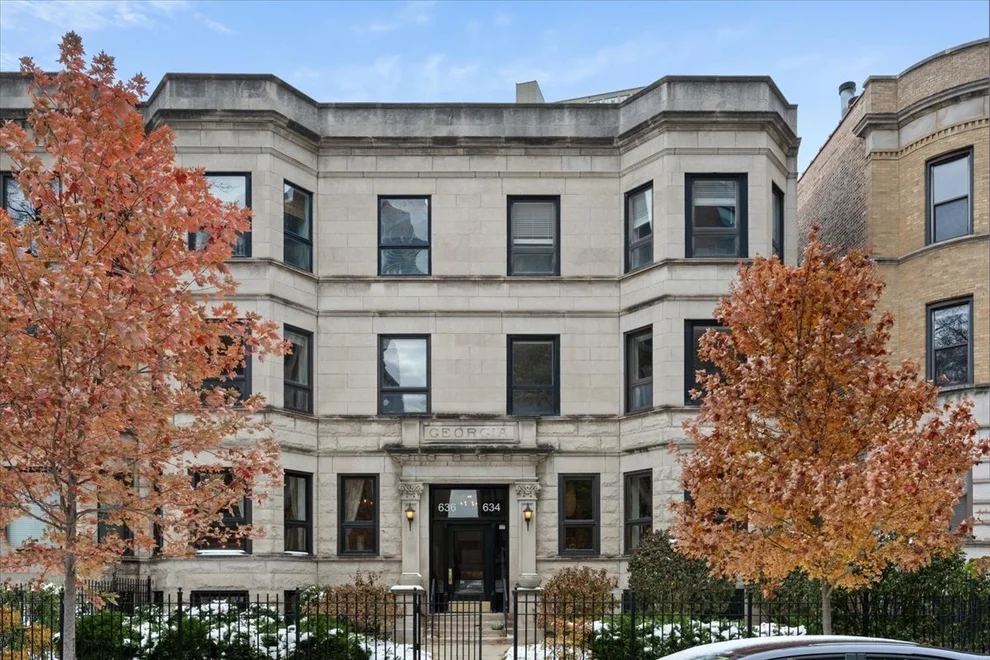 Unit for sale at 636 W Grace Street, Chicago, IL 60613