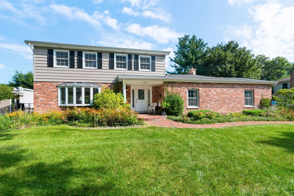 Unit for sale at 1514 Allen Lane, St. Charles, IL 60174