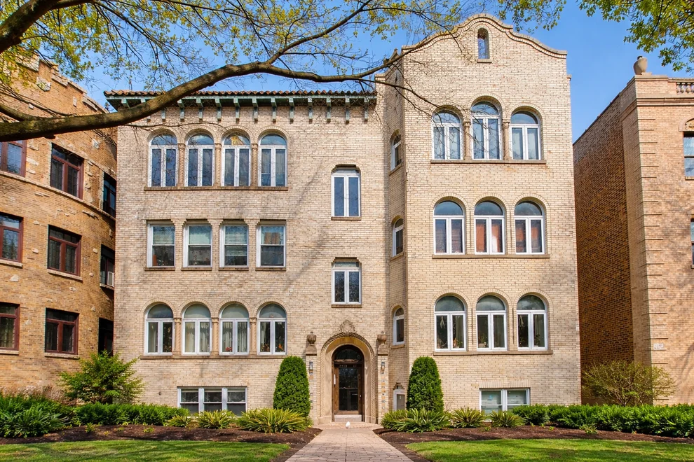 Unit for sale at 2314 W Farwell Avenue, Chicago, IL 60645