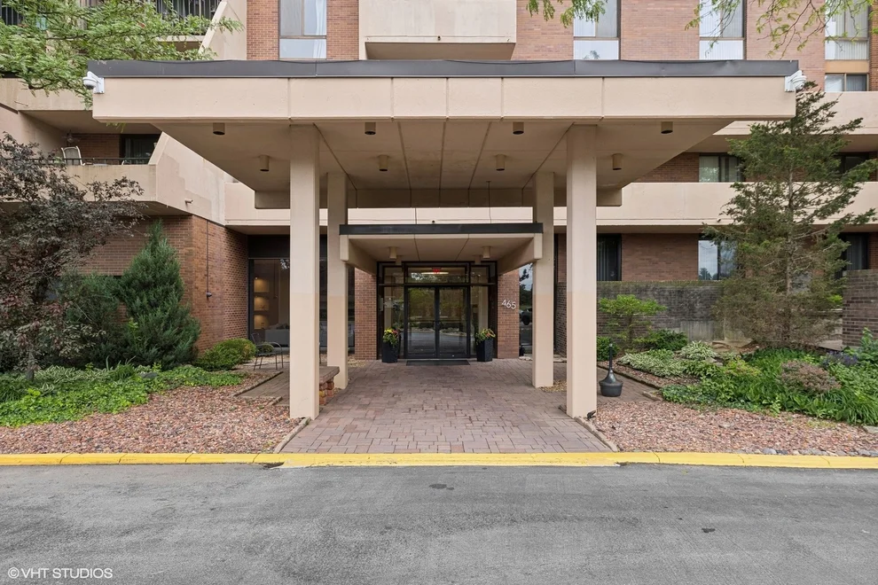 Unit for sale at 465 W Dominion Drive, Wood Dale, IL 60191