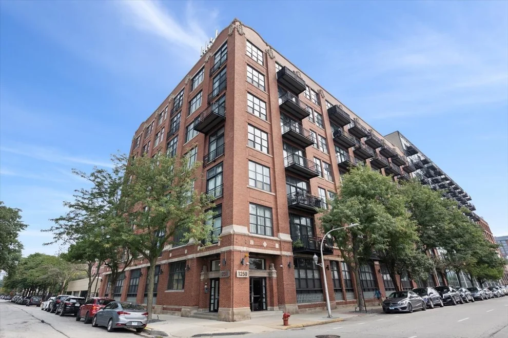 Unit for sale at 1250 W Van Buren Street, Chicago, IL 60607