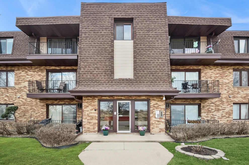 Unit for sale at 10820 Kilpatrick Avenue, Oak Lawn, IL 60453