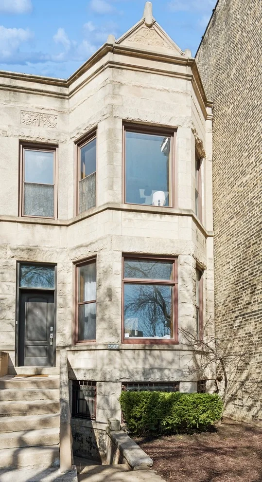 Unit for sale at 968 W Cuyler Avenue, Chicago, IL 60613