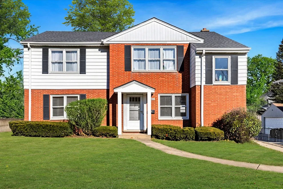 Unit for sale at 578 Ivy Court, Lake Forest, IL 60045