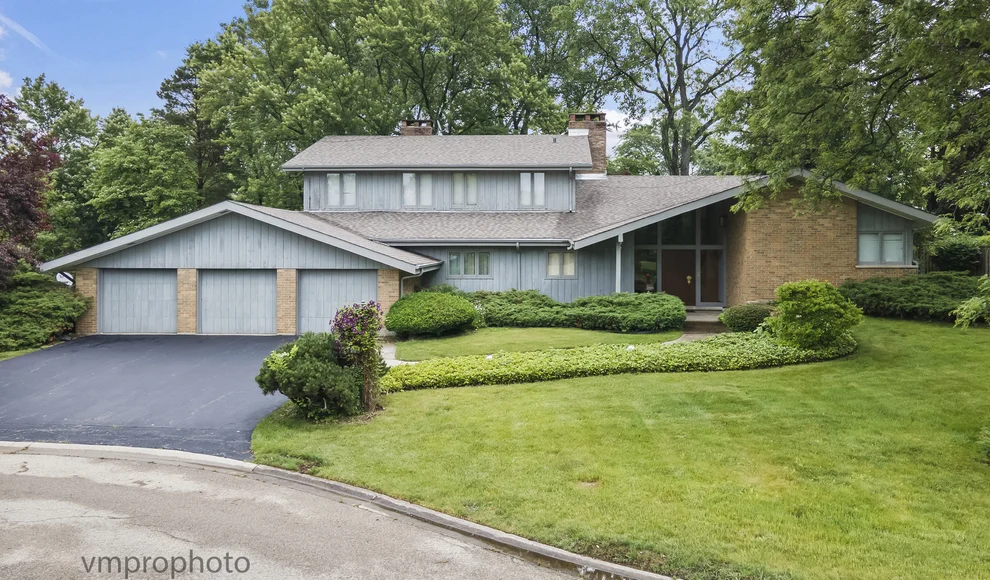 Unit for sale at 445 Chapel Hill Lane, Northfield, IL 60093
