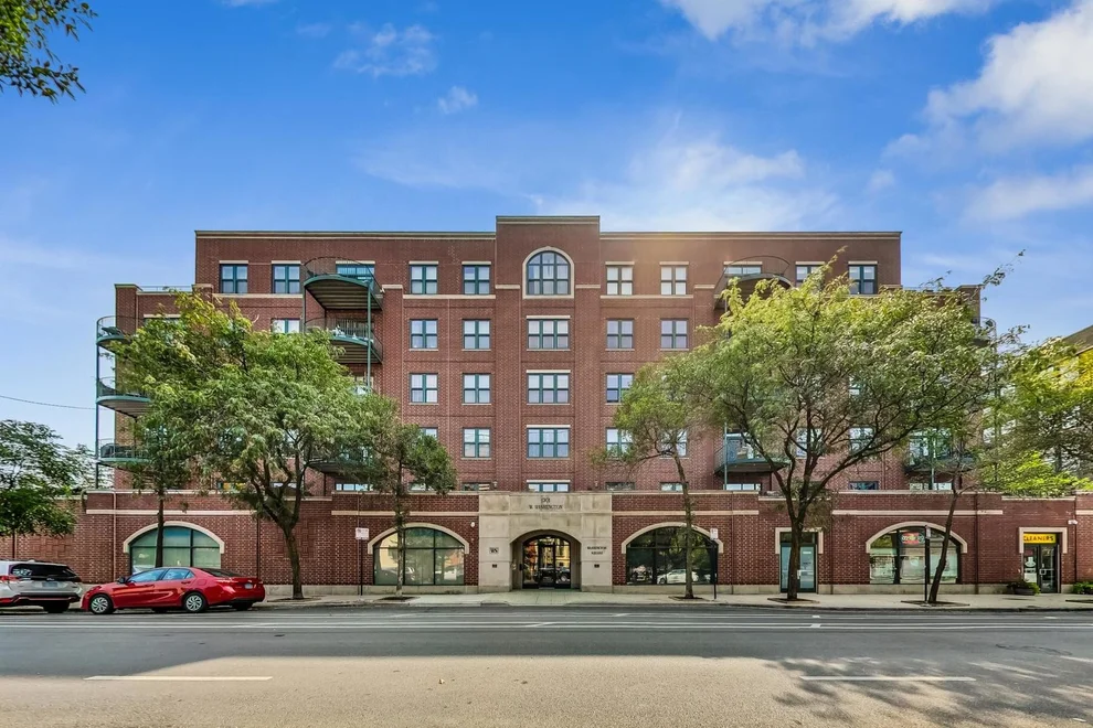 Unit for sale at 1301 W Washington Boulevard, Chicago, IL 60607