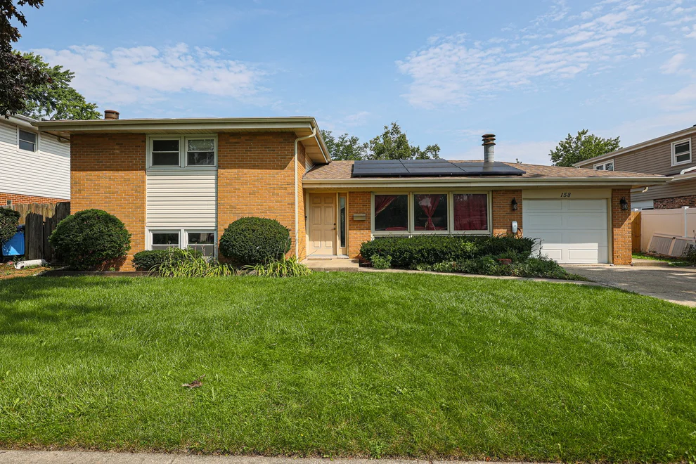 Unit for sale at 158 W Bradley Street, Des Plaines, IL 60016