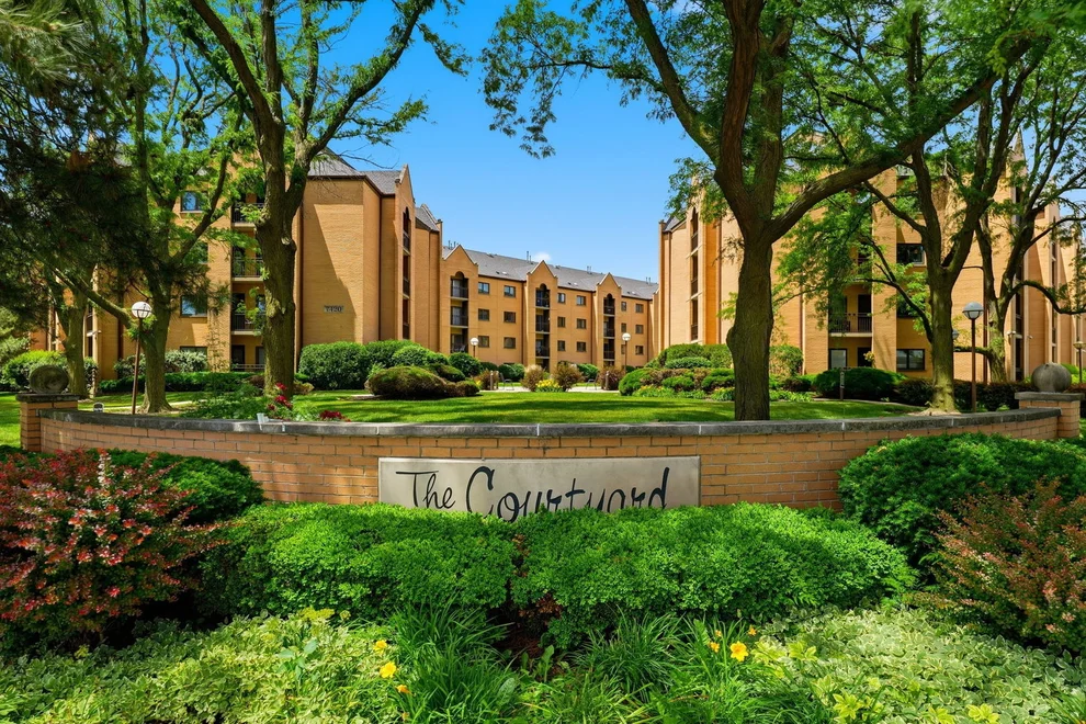 Unit for sale at 7420 W Lawrence Avenue, Harwood Heights, IL 60706