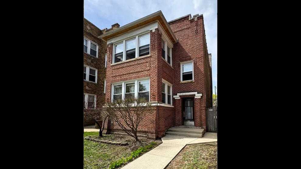 Unit for sale at 4954 N Drake Avenue, Chicago, IL 60625