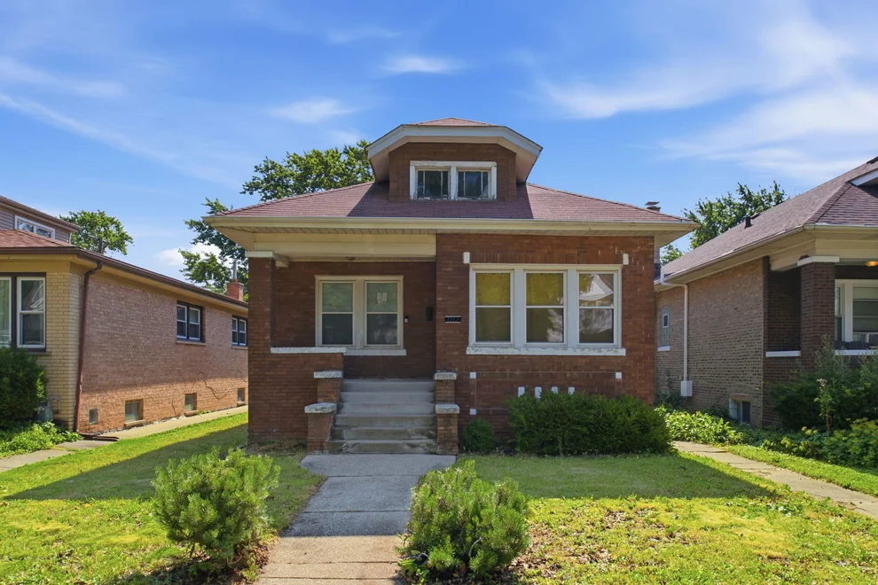 Unit for sale at 1112 S Taylor Avenue, Oak Park, IL 60304